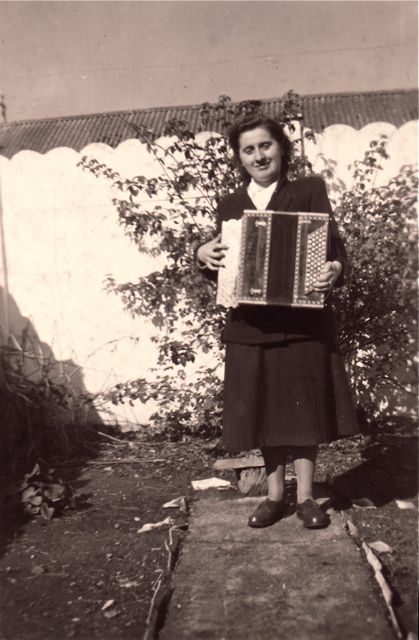 Emilie kreeg per buur honderd frank als ze geen trekzak speelde die dag. 